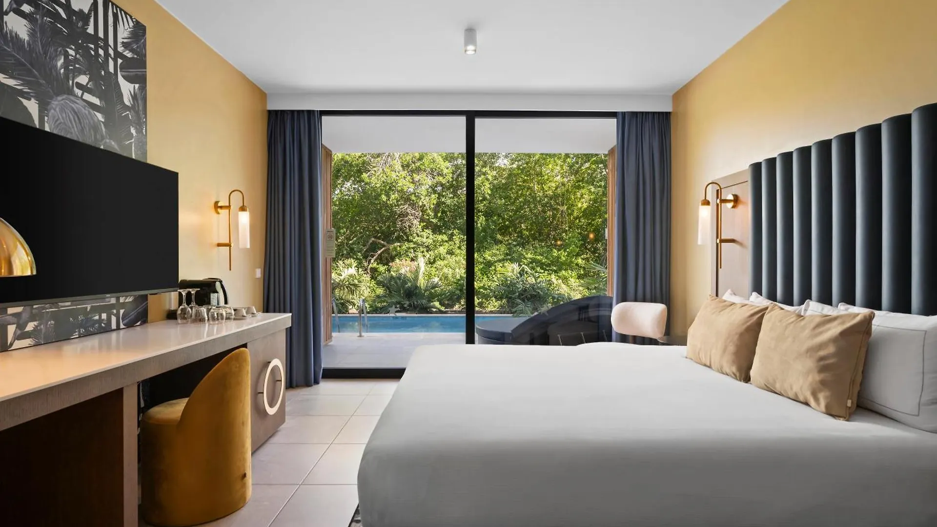 The Rif At Mangrove Beach Corendon All-Inclusive, Curio Willemstad 5*,  Curaçao