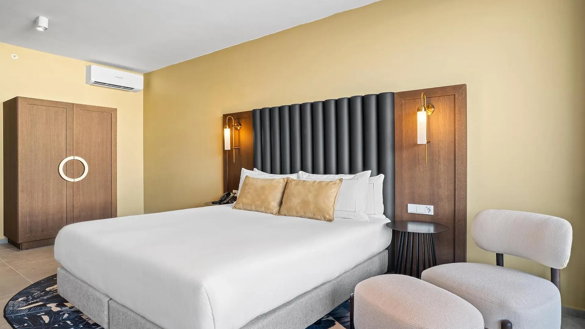 The Rif At Mangrove Beach Corendon All-Inclusive, Curio Willemstad Curaçao